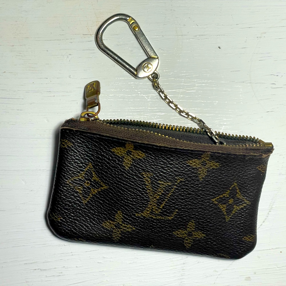 Authentic Louis Vuitton key chain pouch!